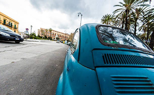 fiat 500 detalle palermo - sicily fiat old car fotografías e imágenes de stock