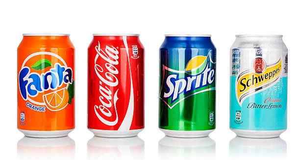 coca-cola, fanta und sprite dosen und schweppes - can drink can drink editorial stock-fotos und bilder