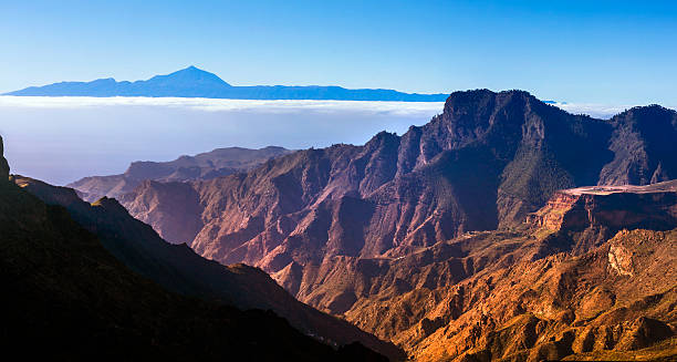 impressionnant de roque nublo, grande canarie, espagne. - el teide national park photos et images de collection