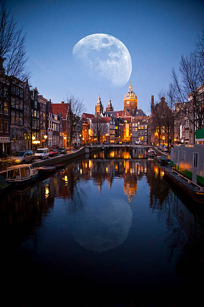 Night in Amsterdam Night in Amsterdam dutch baroque architecture stock pictures, royalty-free photos & images