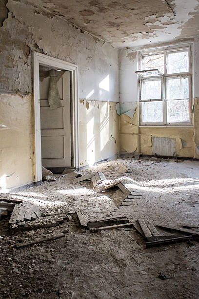 istock messy room inside old abandoned building / ruin 516800682