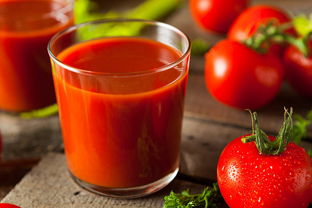 surowe organiczny sok pomidorowy - healthy eating juice vegetable juice vegetable zdjęcia i obrazy z banku zdjęć