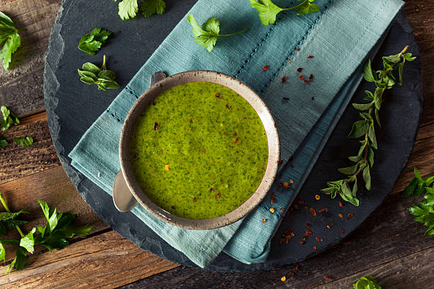生のオーガニックグリーンのチミチュリなどのソース - oregano italian culture herb food ストックフォトと画像