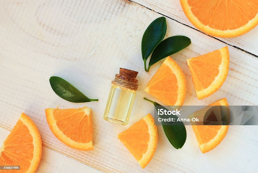 Aceite aroma a naranja. - Foto de stock de Naranja - Fruta cítrica libre de derechos