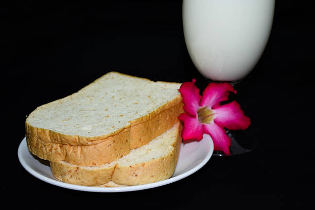 istock Bred and glass of milk 516844322