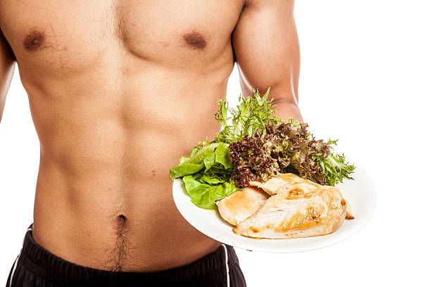 強力な筋肉のアジア人男性、すっきりとしたお料理 - muscular build food healthy eating human muscle ストックフォトと画像