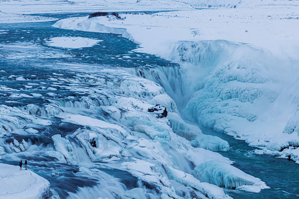 inverno vista de um cachoeira gullfoss, islândia - gullfoss falls - fotografias e filmes do acervo