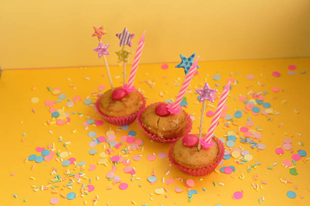 istock Cupcakes - happy birthday card 516853442