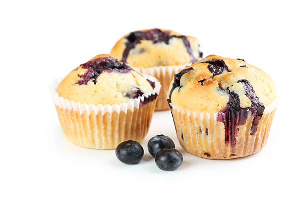 美味しいブルーベリーマフィンに隔てられた、ホワイト - muffin blueberry muffin blueberry isolated ストックフォトと画像