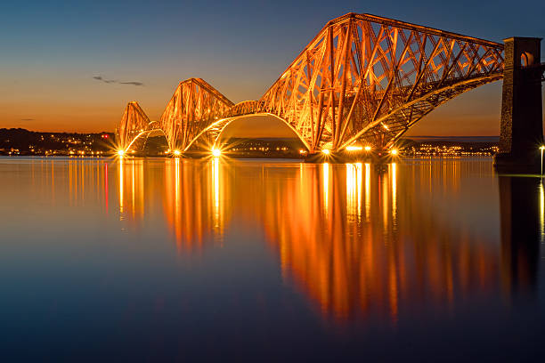 이 전광식 명시된 가로장 구름다리 - firth of forth rail bridge bridge edinburgh europe 뉴스 사진 이미지