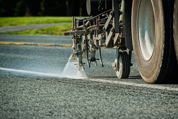 istock Traffic Line Painting 516875651