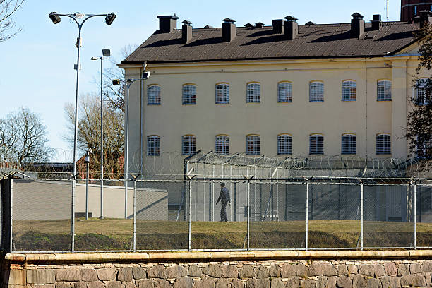 프리즌 - outdoors prison building exterior exercise yard 뉴스 사진 이미지