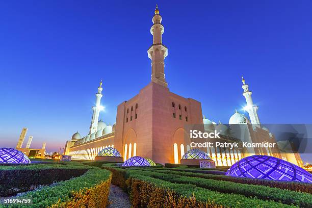 Sheikh Zayed Grand Mosque In Abu Dhabi At Night Stock Photo - Download Image Now - Abu Dhabi, Allah, Arch - Architectural Feature