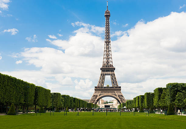 istock Eiffel tower in Paris, France 516919142