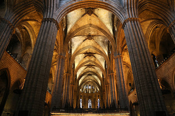 바르셀로나 캐서드럴 - cathedral gothic style indoors church 뉴스 사진 이미지