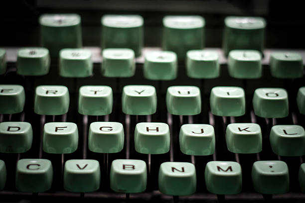 古いタイプライター緑色 - newspaper typewriter the media obsolete ストックフォトと画像