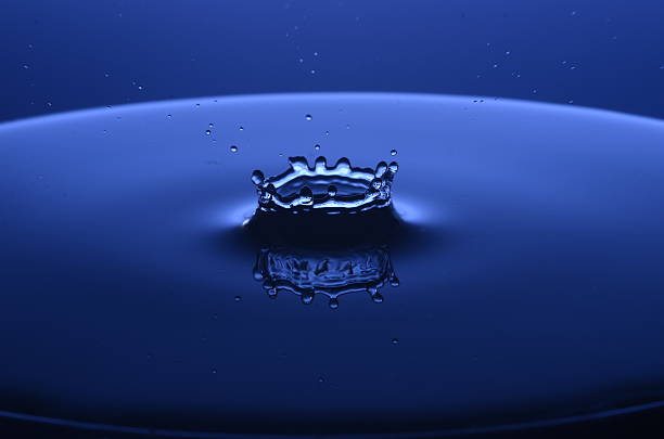 Water droplet - Worthington jet series Worthington jet series showing water droplet colliding with water surface forming crowns and jets. Worthington stock pictures, royalty-free photos & images