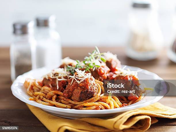 Spaghetti Con Albóndigas Foto de stock y más banco de imágenes de Espagueti - Espagueti, Albóndiga, Pasta