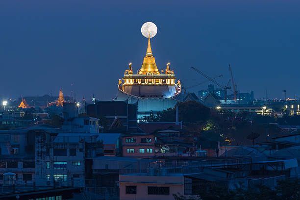 istock Golden Mount Temple or Wat Sarket at moon night 516989428