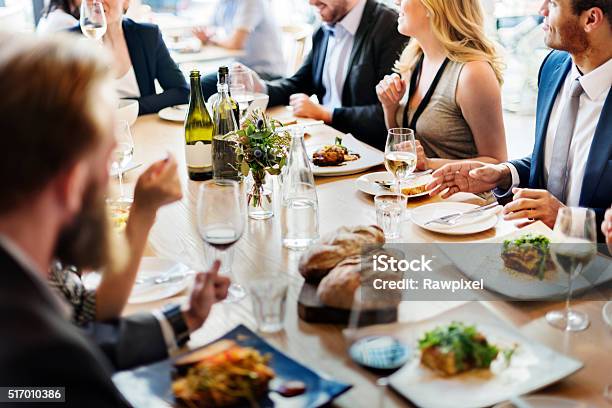 Business Festeggiare Allegro Divertimento Natalizio Concetto - Fotografie stock e altre immagini di Pranzare