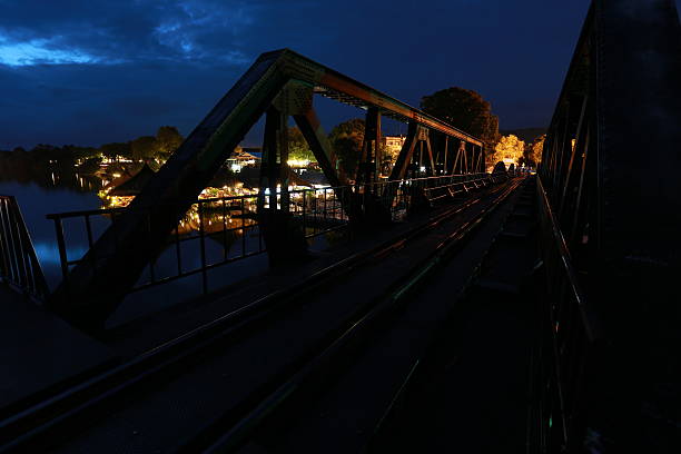 死亡の鉄道 - kwai river kanchanaburi province bridge thailand ストックフォトと画像