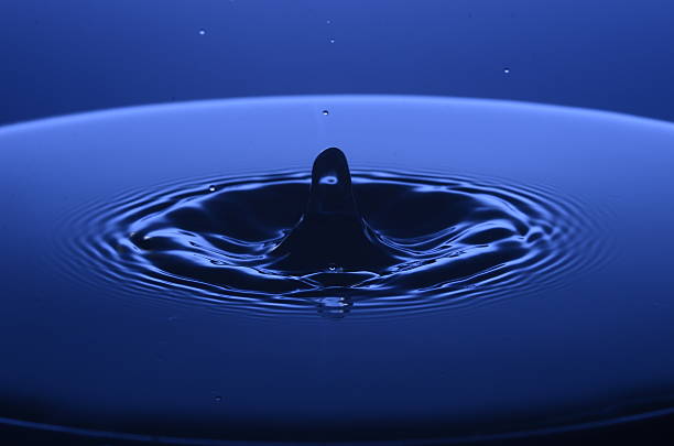 eau droplet-worthington jet series - water surface emotional stress shape nature photos et images de collection