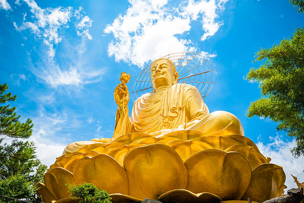 istock Big Golden Buddha 517019223