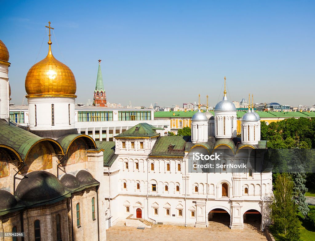 View on Cathedral Square with Patriarch's Palace The view on Cathedral Square with Patriarch's Palace and the Church of the Twelve Apostles in the Moscow Kremlin, Russia 12 O'Clock Stock Photo