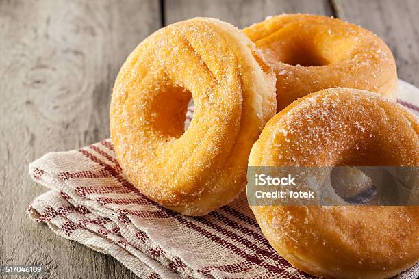 Desayuno Con Rosquillas Y Miel Foto de stock y más banco de imágenes de Agujero - Agujero, Al horno, Alimento