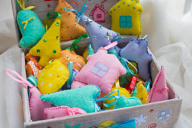 istock House pink felt toy 517056090