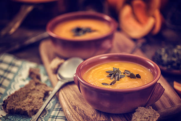 パンプキン�スープで過ごす秋の日 - pumpkin soup ストックフォトと画像