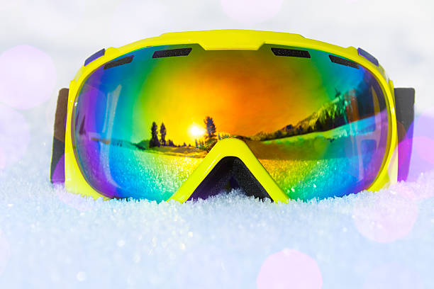 istock Yellow ski mask with reflection of landscape 517090157