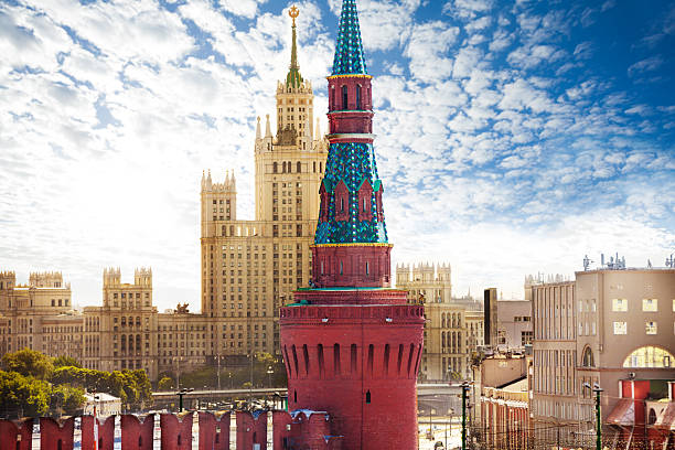 vista del terraplén de kremlin kotelnicheskaya - kotelnicheskaya fotografías e imágenes de stock