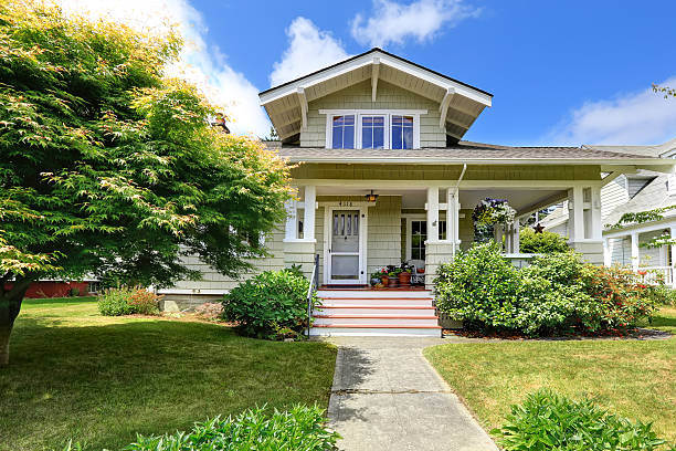 istock Spacious entrance porch with stairs 517115997