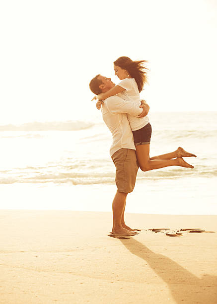 istock Romantic Couple on the Beach at Sunset. 517130016
