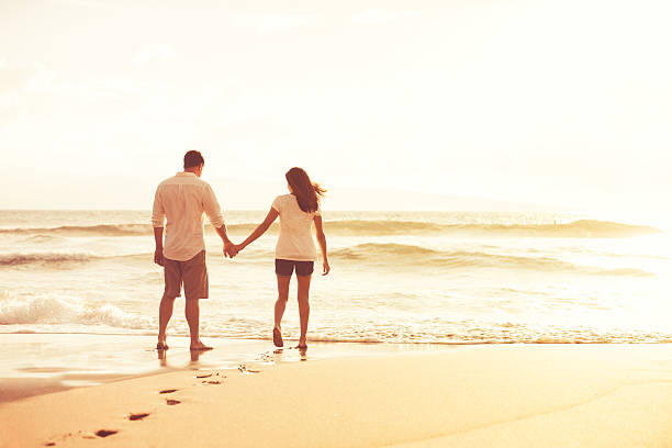 istock Romantic Couple on the Beach at Sunset. 517130200