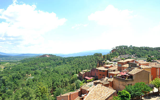 istock Le Luberon : The village of Roussillon 517133280