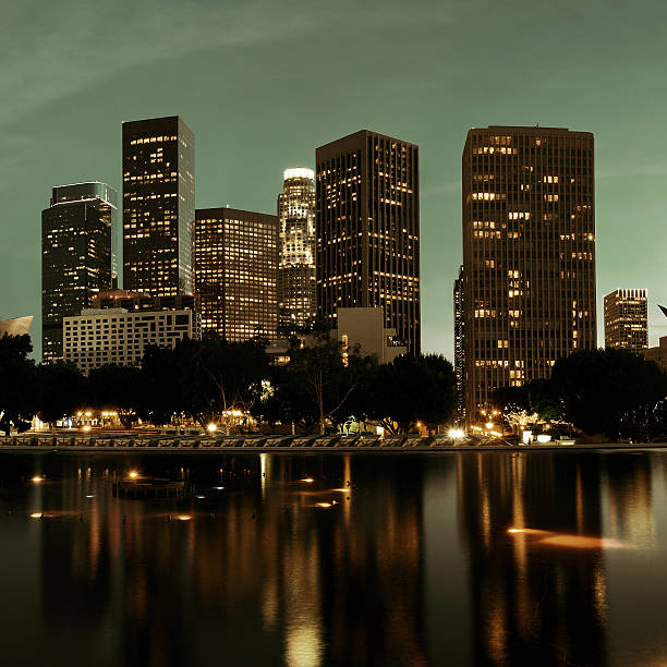 istock Los Angeles at night 517133319