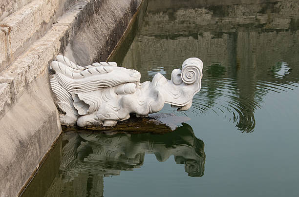 istock Chinese style dragon statue in temple 517133866