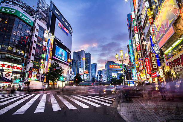 도쿄, 일본 - commercial sign illuminated urban scene outdoors 뉴스 사진 이미지