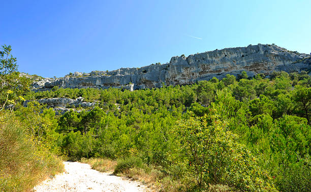 istock Luberon : countryside between Fontaine-de-Vaucluse and Gordes 517160508