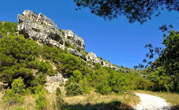 istock Luberon : countryside between Fontaine-de-Vaucluse and Gordes 517160544