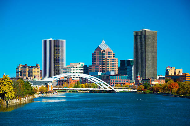 rochester horizonte com ponte e rio - 5957 imagens e fotografias de stock