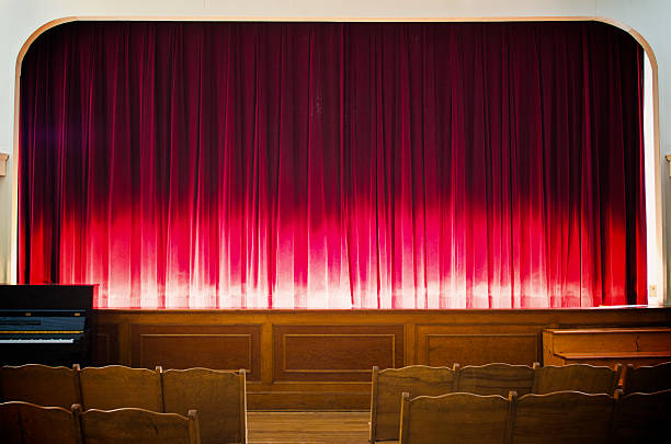 cortina de palco vermelho brilhante - narrative cinema - fotografias e filmes do acervo