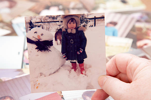 istock Child And Snowman 1976 517183540