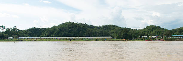 tribo iban longhouse de sarawak - iban tribe - fotografias e filmes do acervo