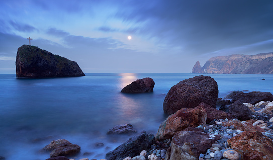 Salida la luna sobre el Mar Negro, Crimea photo