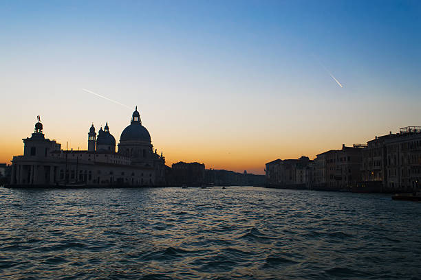 sunset en venecia - venice italy ancient architecture creativity fotografías e imágenes de stock