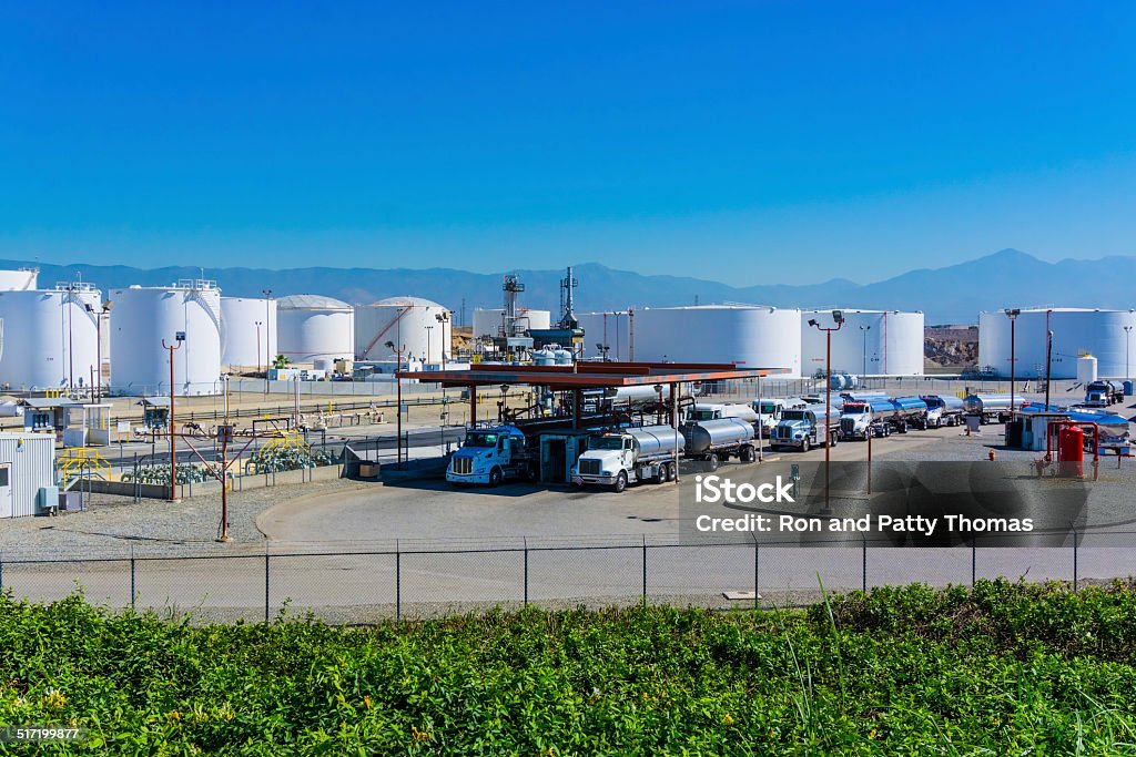 Camión cisterna camiones - Foto de stock de Camión cisterna - Camión articulado libre de derechos