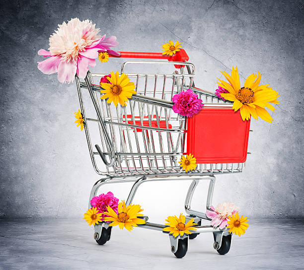 istock Shopping cart with flowers 517231480